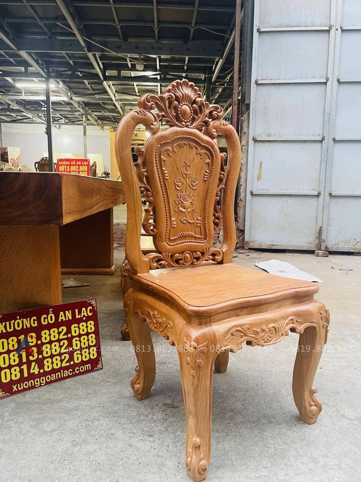 Bộ bàn ăn nguyên khối 8 ghế hồng hạt gỗ gõ đỏ siêu vip (Chú Sâm, Hà Nội) 33 ghế ngồi ván mặt tràn bóng mịn
