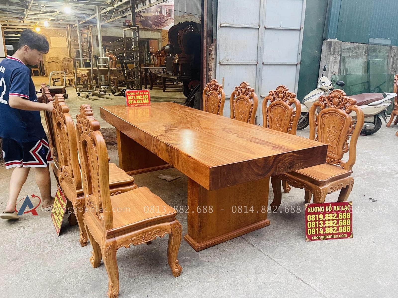 Bộ bàn ăn nguyên khối 8 ghế hồng hạt gỗ gõ đỏ siêu vip (Chú Sâm, Hà Nội) 25 bàn ăn gỗ gõ đỏ