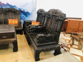 mỗi ghế đơn có phần vách đục họa tiết khác biệt