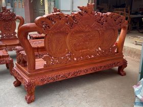 mặt sau của đoản dài nghê đỉnh