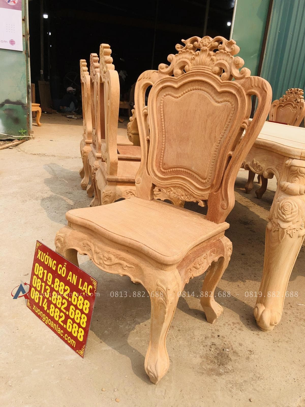 Bộ bàn ăn hoàng gia 8 ghế louis hoa lá tây không tay gỗ gõ đỏ bản mộc (Chú Quốc, Cao Bằng) 25 góc nghiêng của mẫu ghế louis hoàng gia
