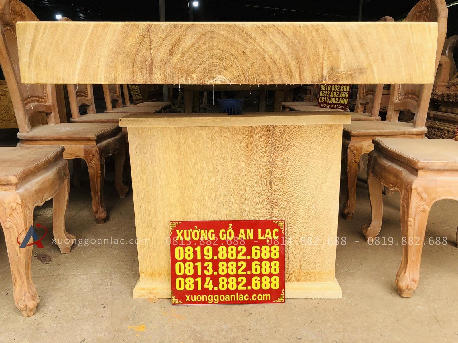 Bộ bàn ăn nguyên khối gỗ gõ đỏ 10 ghế hoa sen bản mộc hoàn thiện (Cô Thanh, Quảng Ninh) 19 mặt bàn và chân bàn nguyên khối gỗ gõ đỏ