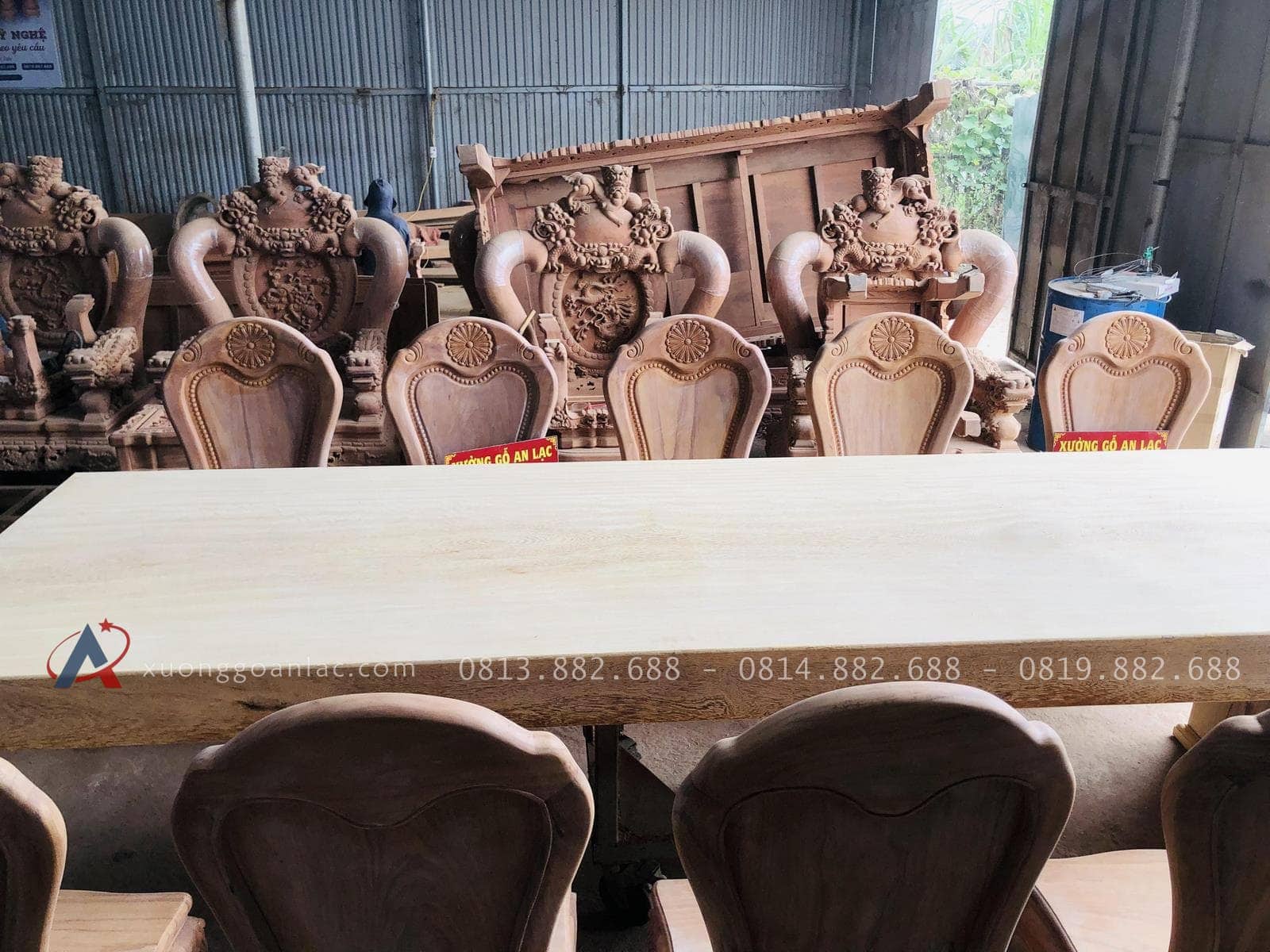 Bộ bàn ăn nguyên khối gỗ gõ đỏ 10 ghế hoa sen bản mộc hoàn thiện (Cô Thanh, Quảng Ninh) 22 bộ bàn ăn nguyên khối 12 ghế