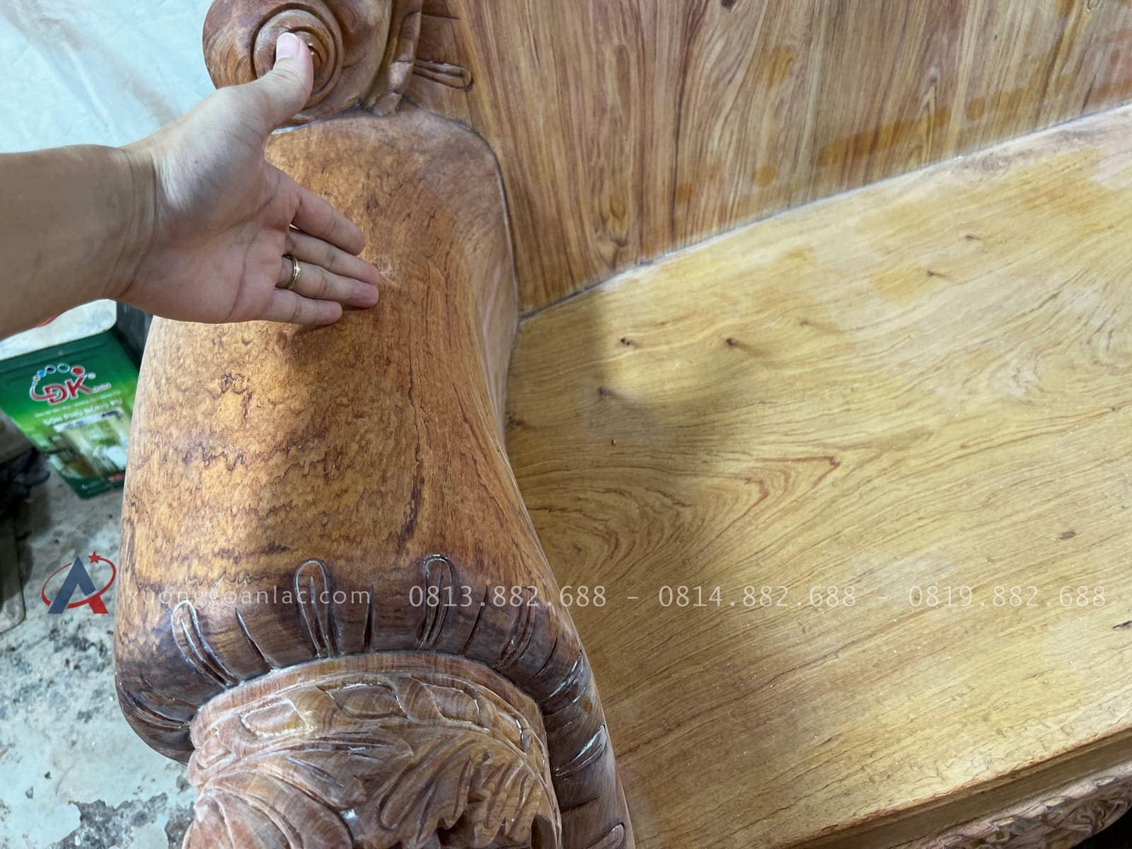 Bản mộc hoàn thiện bộ hoàng gia nguyên khối chân 18 gỗ hương đá của Anh Quang, Mộc Châu 60 tay đoản đặc nguyên khối gỗ hương đá