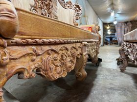 Bản mộc hoàn thiện bộ hoàng gia nguyên khối chân 18 gỗ hương đá của Anh Quang, Mộc Châu 38 yếm đoản đục họa tiết hoa lá tây đồng điệu