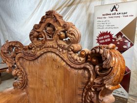 Bản mộc hoàn thiện bộ hoàng gia nguyên khối chân 18 gỗ hương đá của Anh Quang, Mộc Châu 41 vách ghế ôm cong đục lá tây