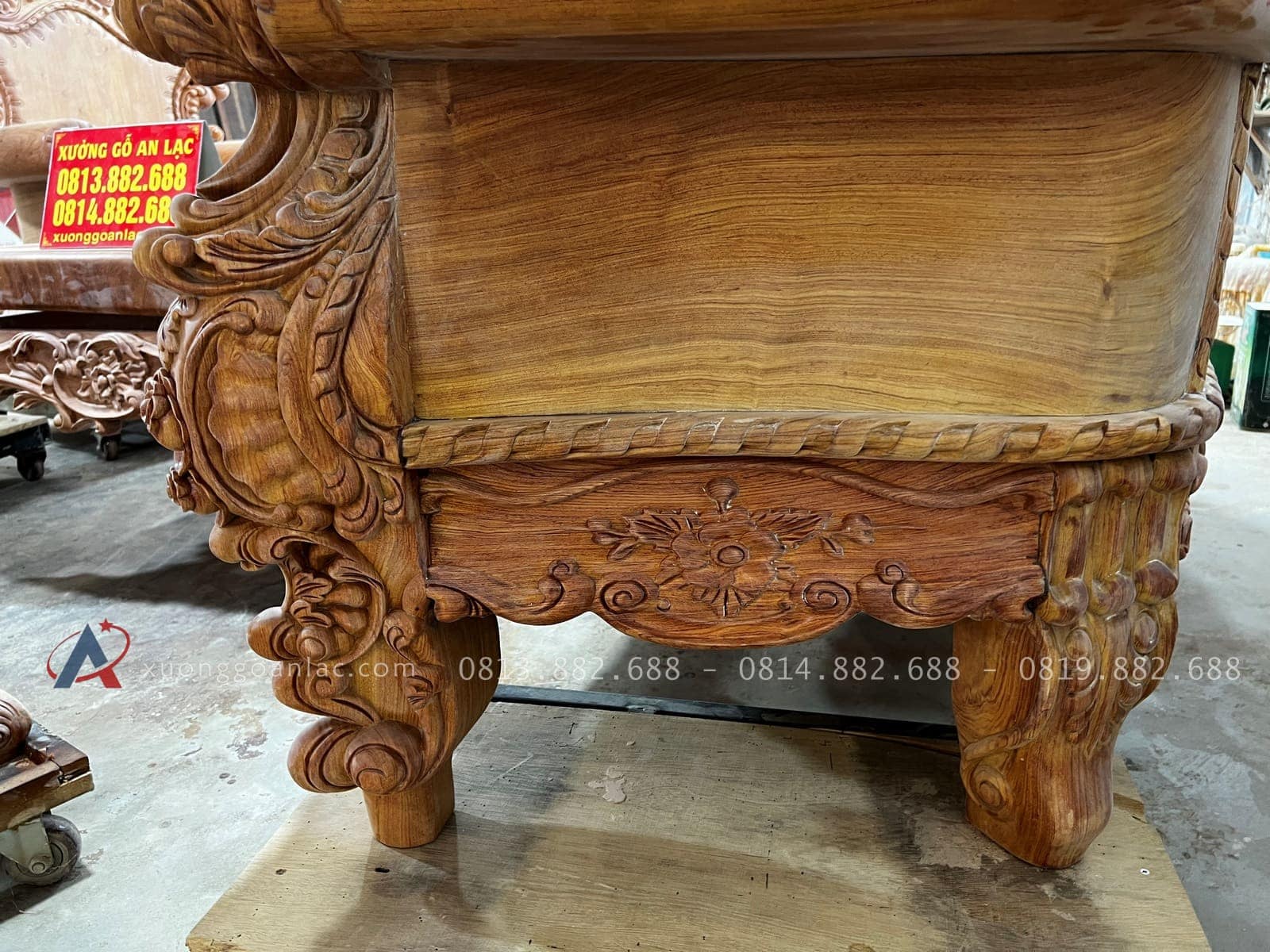 Bản mộc hoàn thiện bộ hoàng gia nguyên khối chân 18 gỗ hương đá của Anh Quang, Mộc Châu 70 yếm ghế đơn đục lá tây