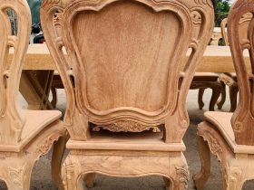 Bản mộc siêu phẩm bàn ăn nguyên khối 10 ghế louis hoa lá tây gỗ gõ đỏ (Anh Thịnh, Thái Bình) 19 mặt lưng của ghế ngồi louis