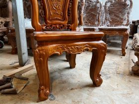 Mẫu ghế ăn hồng hạt chân 10 chương 7 rộng 55cm sâu 50cm 16 yếm ghê đục lá tây uốn lượn