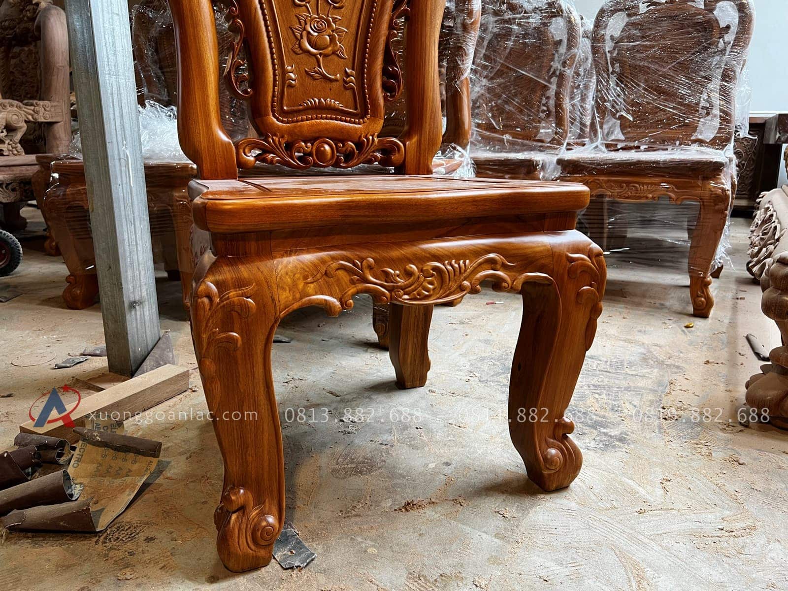 Mẫu ghế ăn hồng hạt chân 10 chương 7 rộng 55cm sâu 50cm 25 yếm ghê đục lá tây uốn lượn