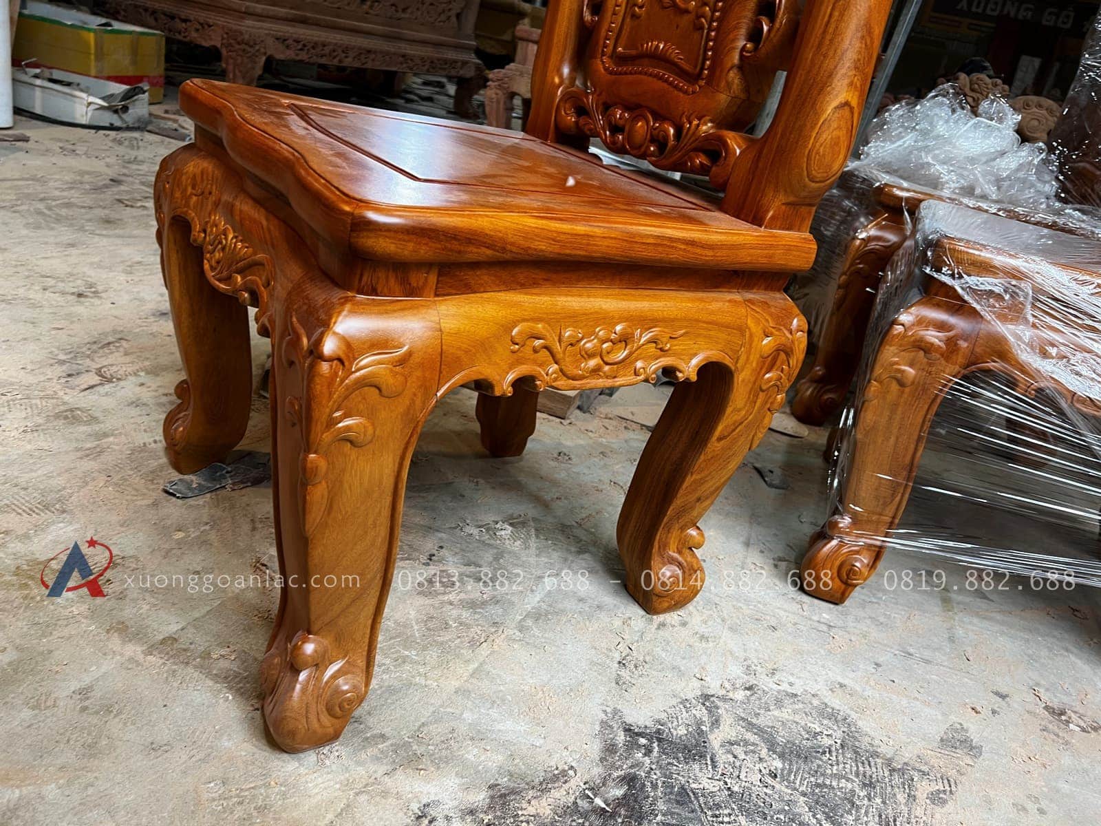 Mẫu ghế ăn hồng hạt chân 10 chương 7 rộng 55cm sâu 50cm 26 hệ chân ghế cong cách điệu