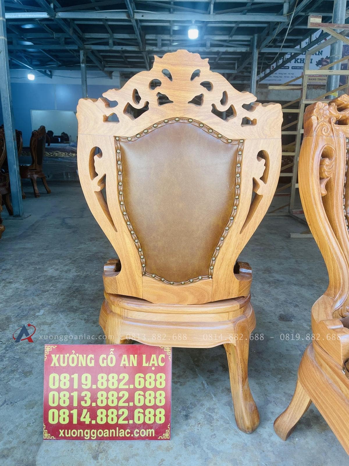 Mẫu ghế louis hoa lá tây có tay gỗ gõ đỏ bọc đệm cao cấp 20 mặt lưng của ghế louis hoàng gia