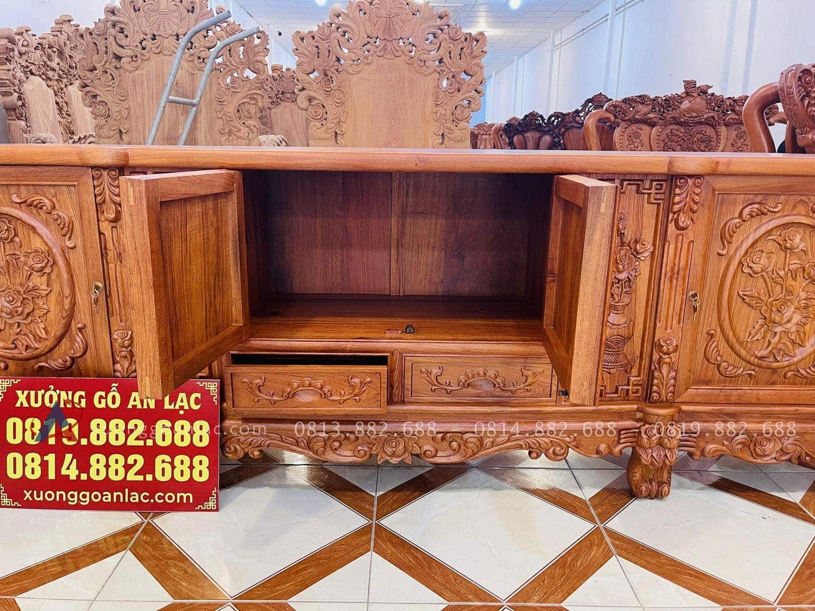 Mẫu kệ tivi hoàng gia hoa hồng gỗ hương đá cao cấp (Chú Hiển, Quảng Ninh) 22 Khoang tủ cánh mở rộng rãi