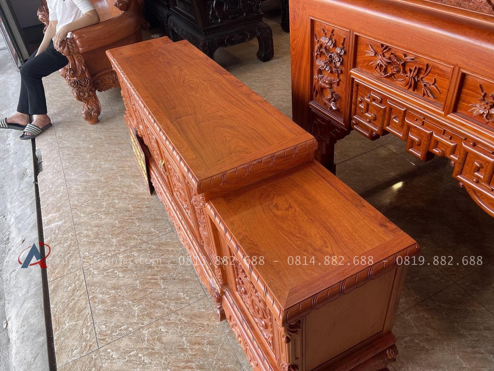 Kệ tivi mõ lồi gỗ hương đá cao cấp (Anh Kiên, Thái Nguyên) 26 mẫu kệ tivi mõ lồi