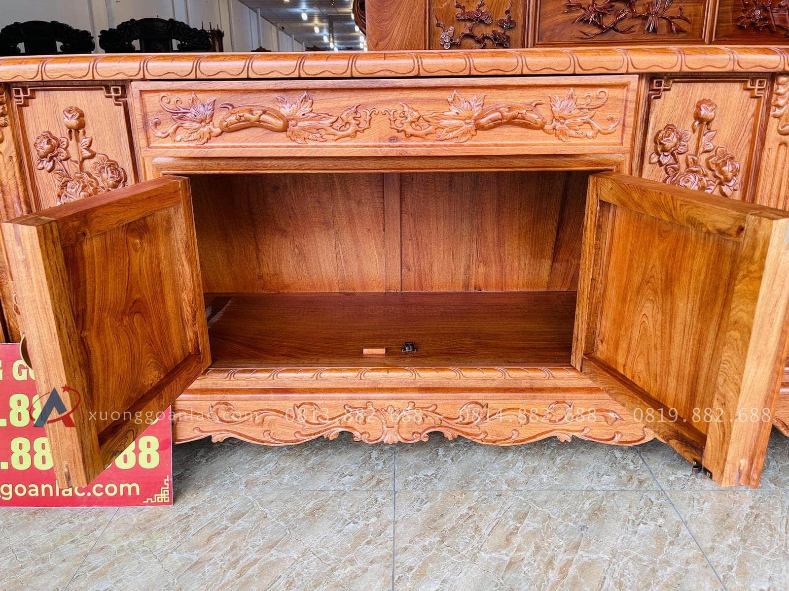 Kệ tivi mõ lồi gỗ hương đá cao cấp (Anh Kiên, Thái Nguyên) 31 ngăn kéo đục quả dưa con sóc lá nho