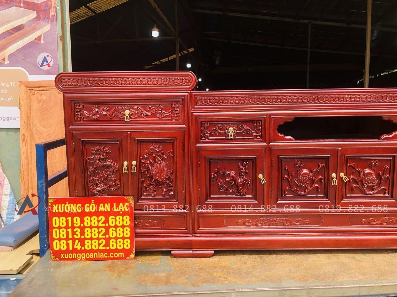 Mẫu kệ tivi lõm gỗ gõ đỏ 2m6 (Anh Thoại, Cao Bằng) 17 kệ tivi thiết kế nhiều ngăn tủ