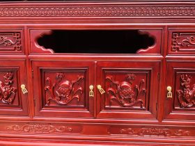Mẫu kệ tivi lõm gỗ gõ đỏ 2m6 (Anh Thoại, Cao Bằng) 12 Trung tâm kệ thiết kế khoang mở mà tủ 2 cánh chạm rùa