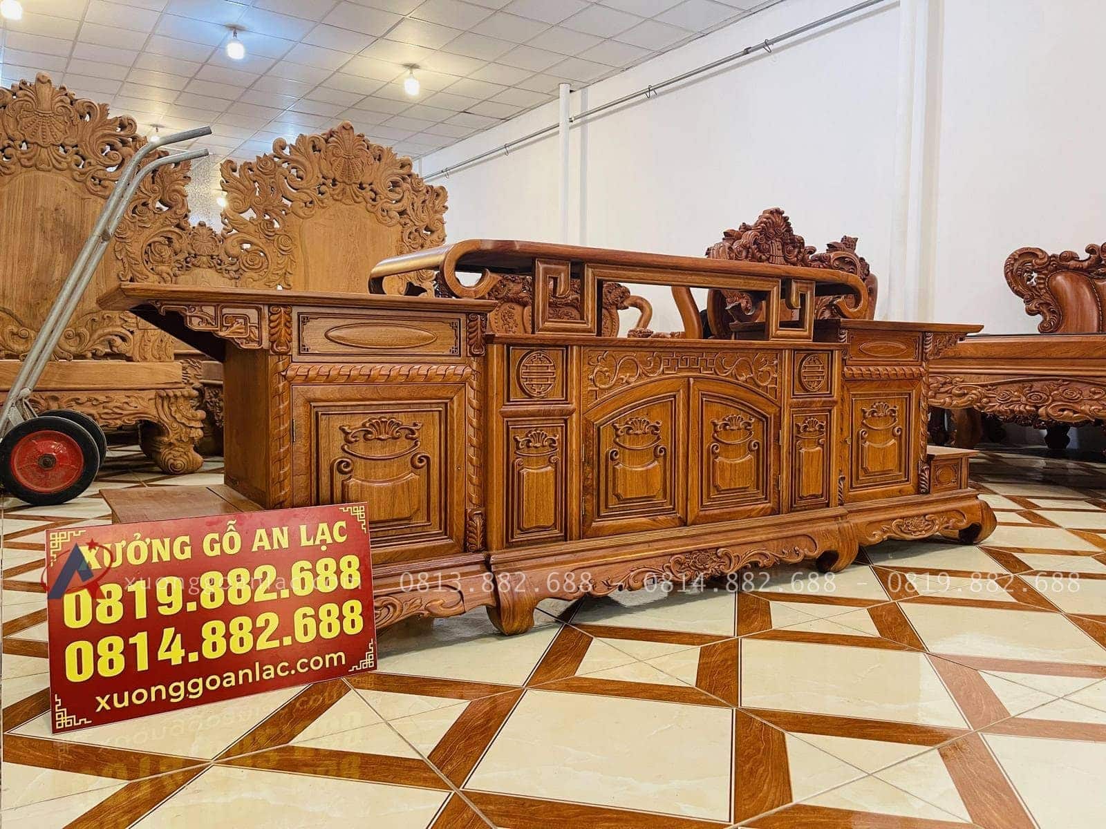 Kệ tivi sừng trâu gỗ hương đá sang trọng (Anh Tiến, Nghệ An) 17 kệ tivi gỗ hương đá