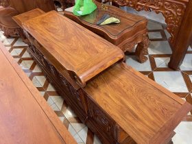 Kệ tivi sừng trâu gỗ hương đá sang trọng (Anh Tiến, Nghệ An) 12 kệ dài 2m37 rộng rãi
