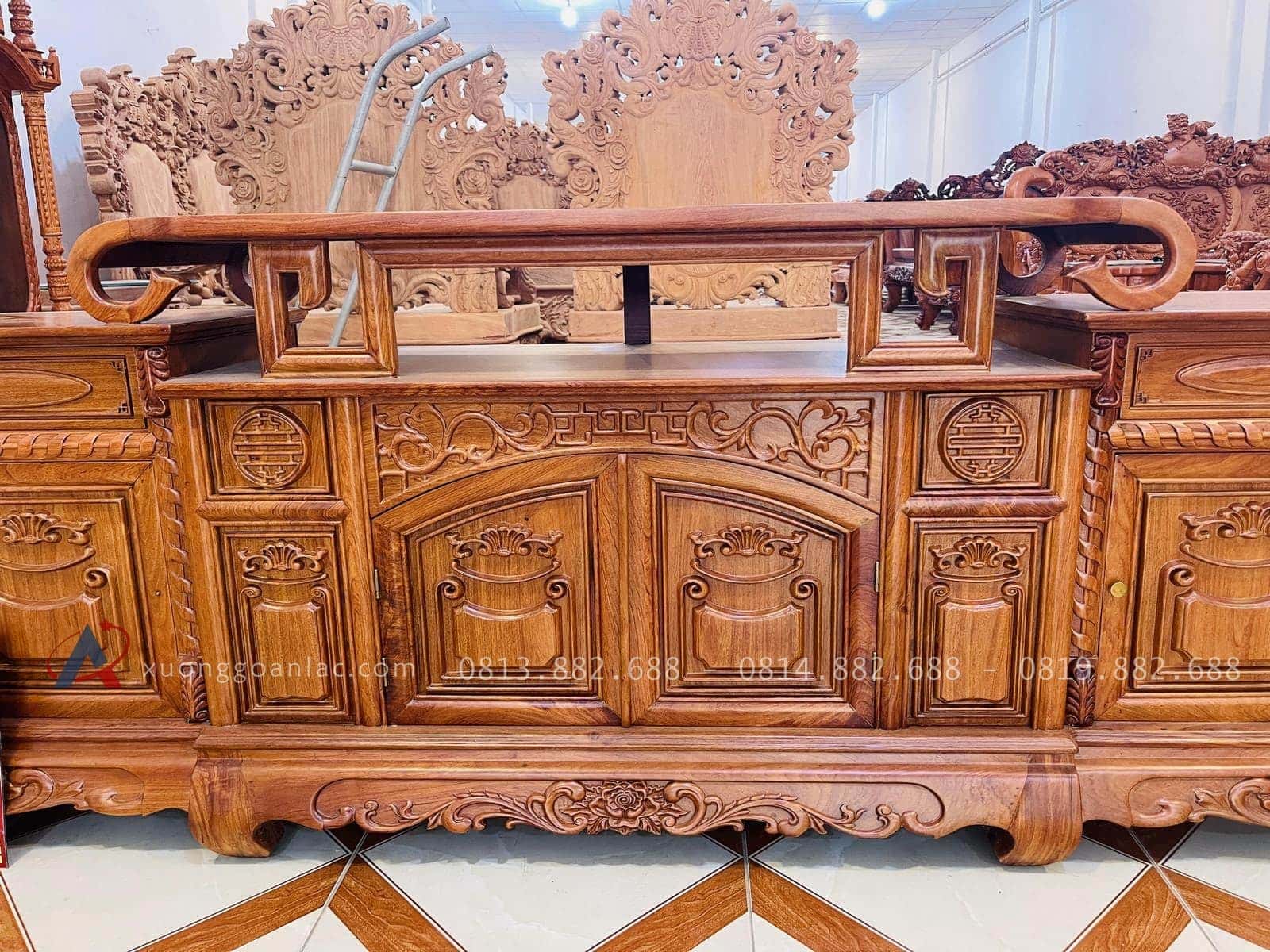 Kệ tivi sừng trâu gỗ hương đá sang trọng (Anh Tiến, Nghệ An) 22 trung tâm kệ thiết kế tủ cánh vòm đẹp mắt