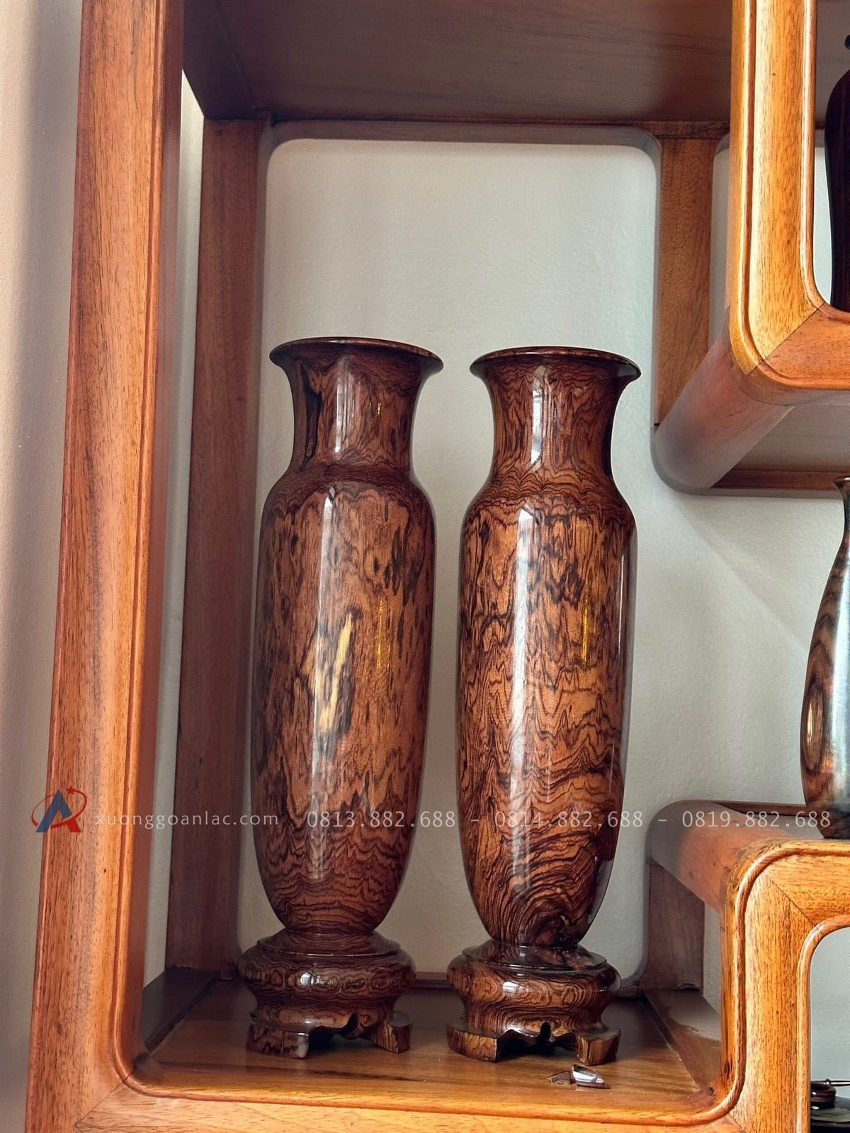 Kệ trang trí gỗ gõ đỏ (Anh Tú, Thanh Xuân - Hà Nội) 29 kệ trưng bày đồ decor