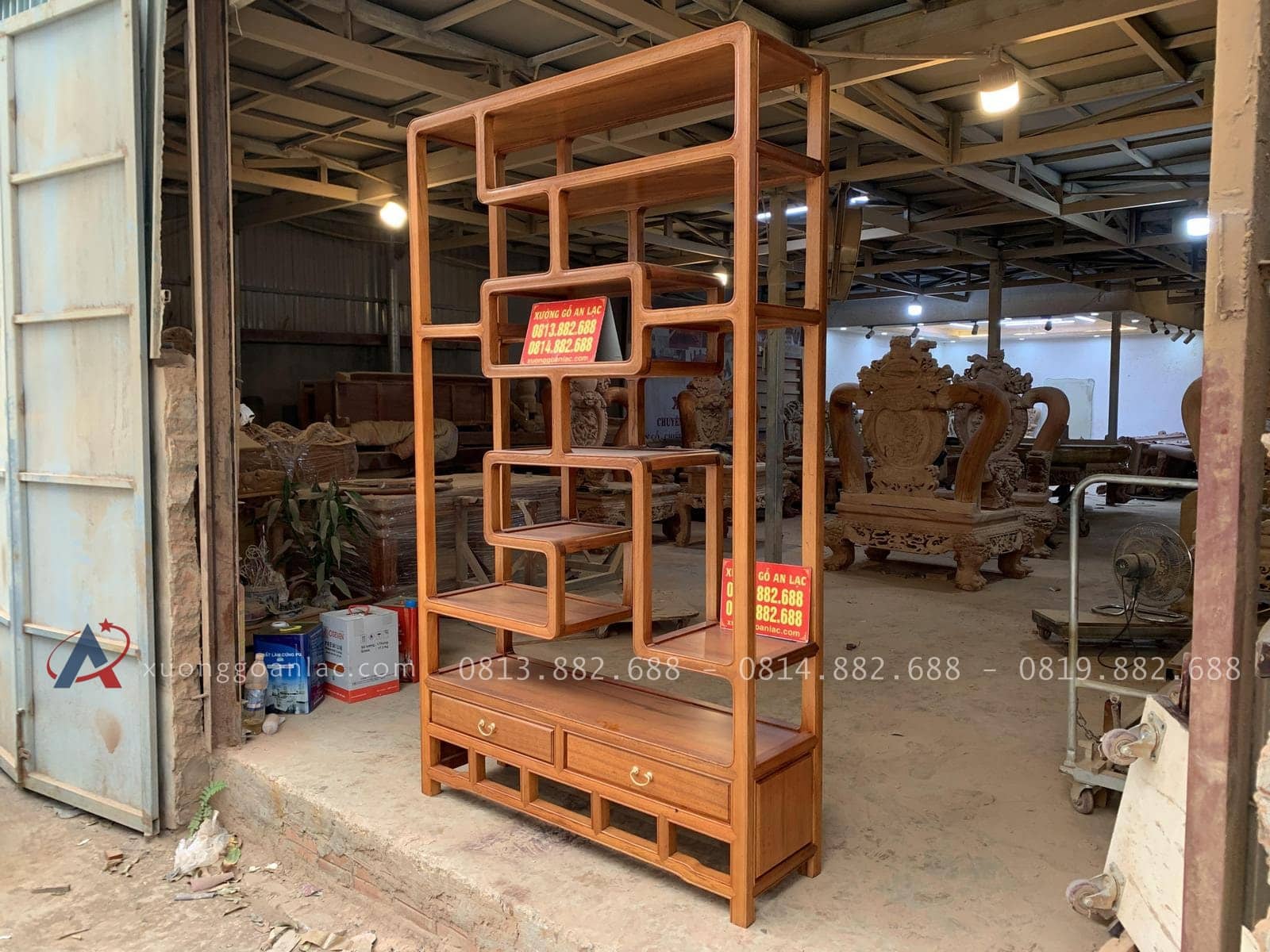 Kệ trang trí gỗ gõ đỏ (Anh Tú, Thanh Xuân - Hà Nội) 21 mẫu tủ kệ trang trí chất liệu gỗ gõ đỏ