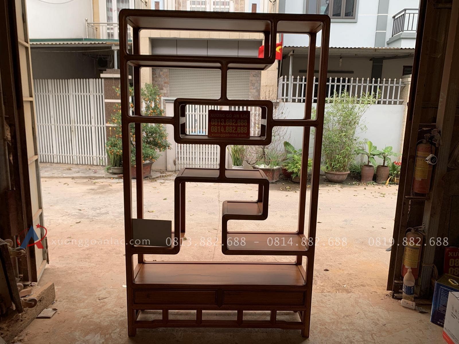 Kệ trang trí gỗ gõ đỏ (Anh Tú, Thanh Xuân - Hà Nội) 23 kệ trang trí thiết kế mở