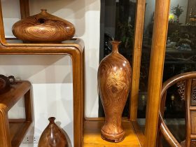 Kệ trang trí gỗ gõ đỏ (Anh Tú, Thanh Xuân - Hà Nội) 16 kệ trang trí nhiều ô đợt