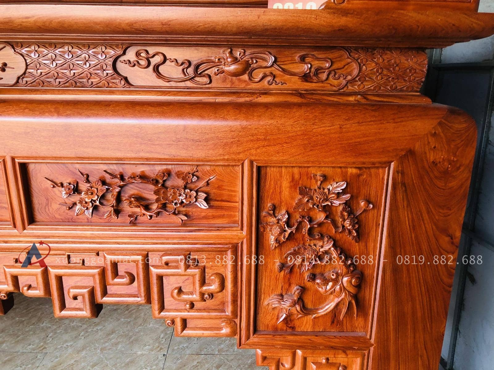 Mẫu án gian nhị cấp đục tứ quý 2m37 gỗ hương đá siêu vip chân 17 33 phía đối diện đục tranh cúc mai