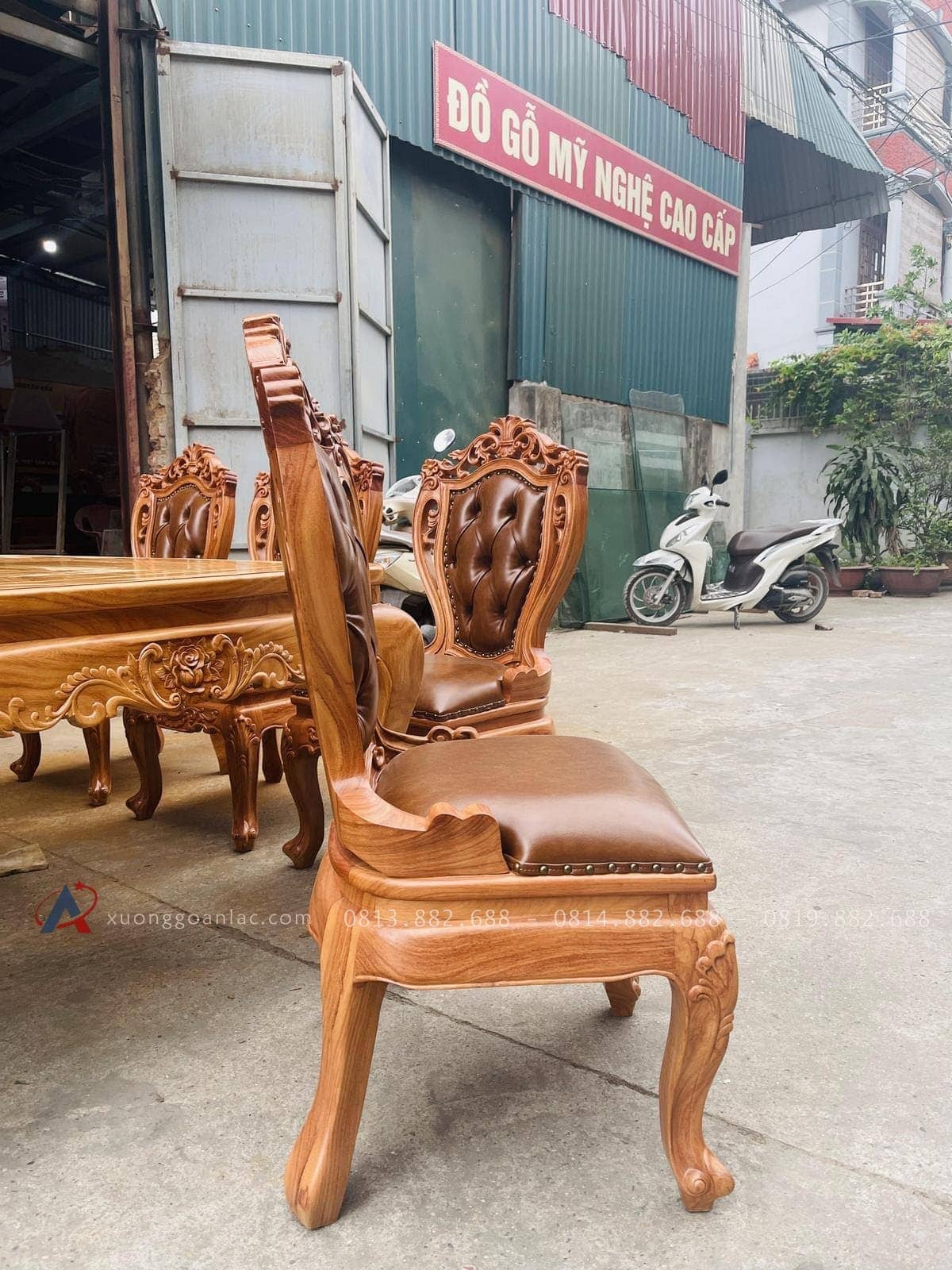 Bộ bàn ăn hoàng gia 8 ghế louis có tay bọc đệm gỗ gõ đỏ (Chị Linh, Phú Thọ) 30 ghế ăn thiết kế dáng cong ngả nhẹ