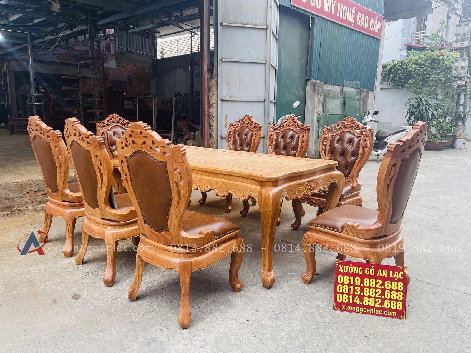Bộ bàn ăn hoàng gia 8 ghế louis có tay bọc đệm gỗ gõ đỏ (Chị Linh, Phú Thọ) 22 Mẫu bàn ghế phong cách hoàng gia tân cổ điển