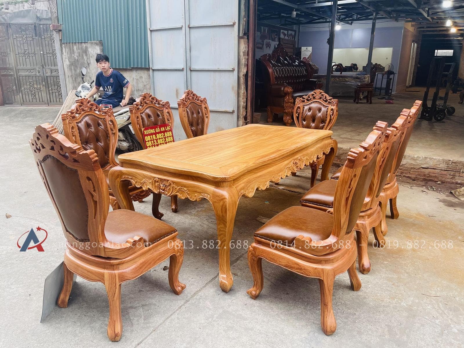 Bộ bàn ăn hoàng gia 8 ghế louis có tay bọc đệm gỗ gõ đỏ (Chị Linh, Phú Thọ) 23 bàn ghế gỗ gõ kết hợp đệm da cao cấp