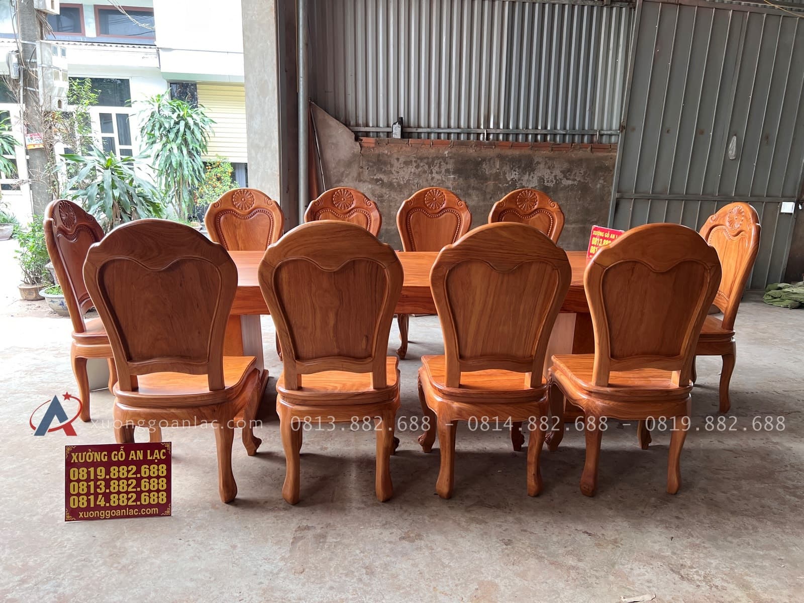 Bộ bàn ăn chân vuông nguyên khối 10 ghế hoa cúc gỗ gõ đỏ cao cấp (Anh Khánh, Thái Nguyên) 25 bộ bàn ăn chân vuông nguyên khối 10 ghế