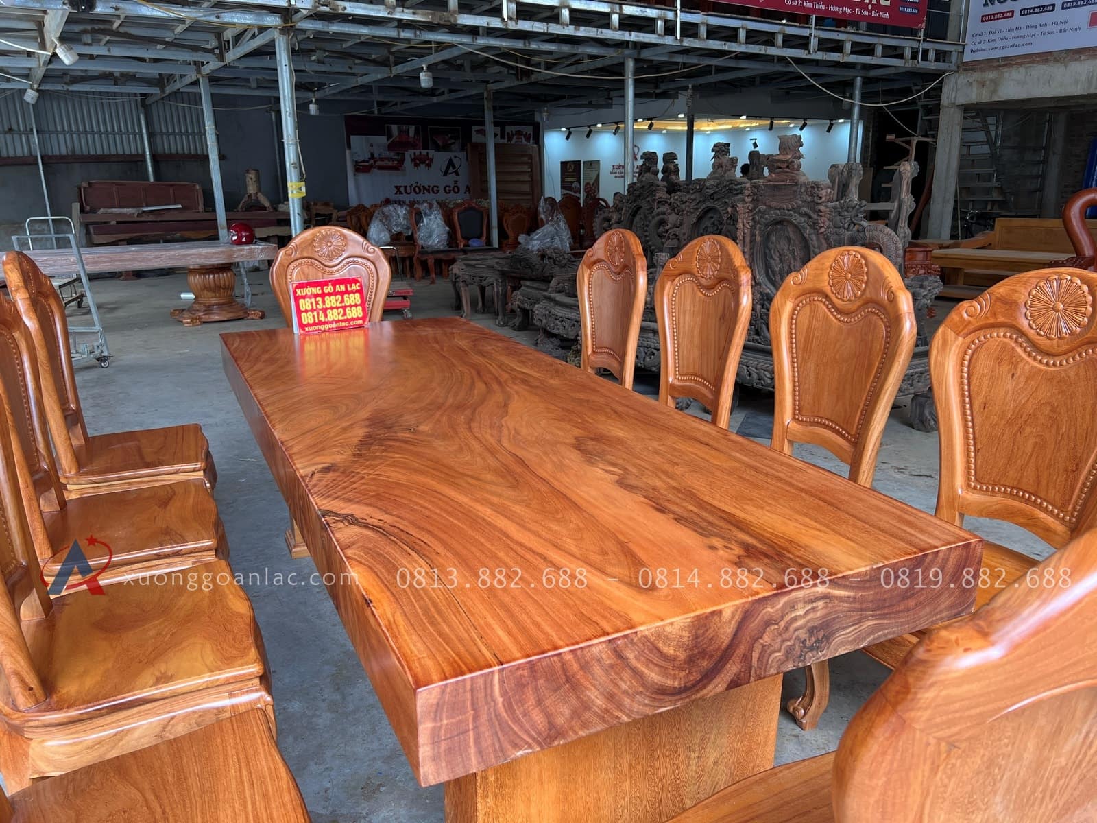 Bộ bàn ăn chân vuông nguyên khối 10 ghế hoa cúc gỗ gõ đỏ cao cấp (Anh Khánh, Thái Nguyên) 26 bàn ăn nguyên khối gỗ gõ đỏ hoành tráng