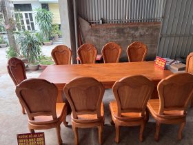 Bộ bàn ăn chân vuông nguyên khối 10 ghế hoa cúc gỗ gõ đỏ cao cấp (Anh Khánh, Thái Nguyên) 18 bộ bàn ăn 10 ghế sang trọng rộng rãi