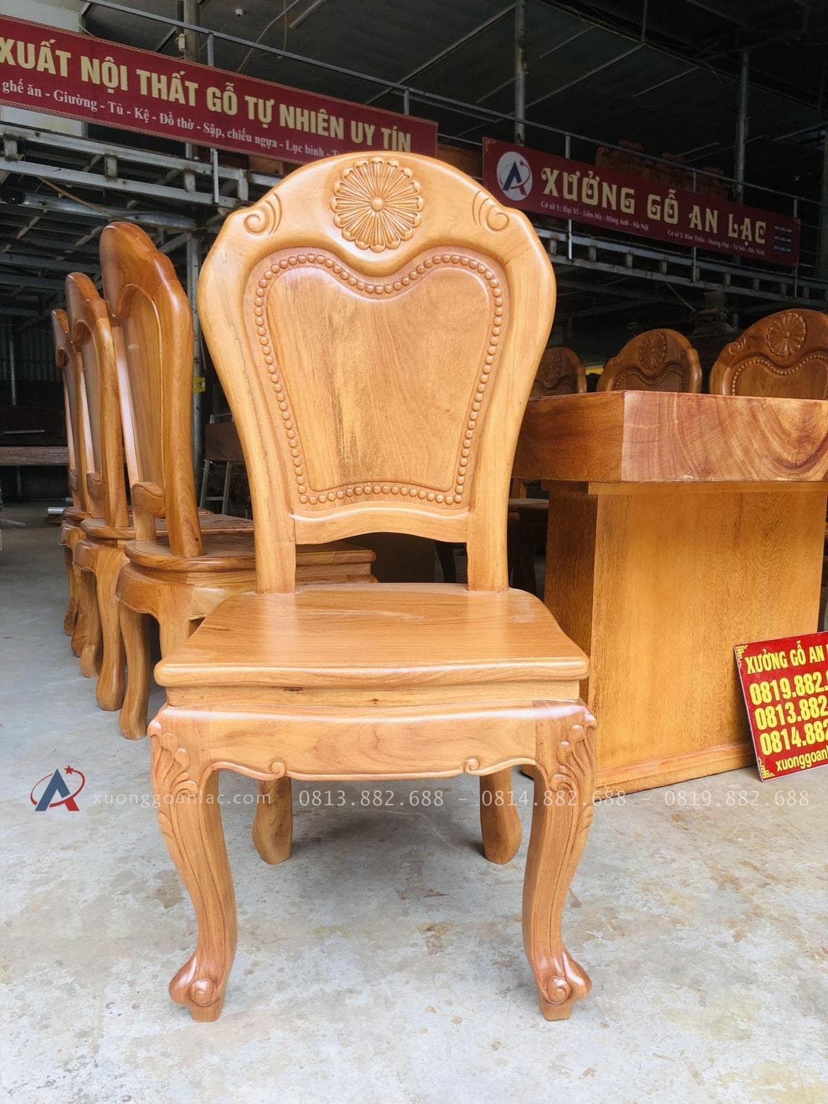 Bộ bàn ăn chân vuông nguyên khối 10 ghế hoa cúc gỗ gõ đỏ cao cấp (Anh Khánh, Thái Nguyên) 30 mẫu ghế hoa cúc gỗ gõ đỏ