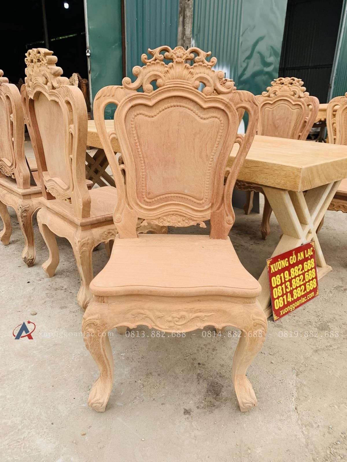 Bộ bàn ăn nguyên khối 8 ghế louis hoa lá tây gỗ gõ đỏ hoàn thiện mộc (Anh Tuấn, Hà Đông) 25 mặt trực diện của mẫu ghế louis hoa lá tây