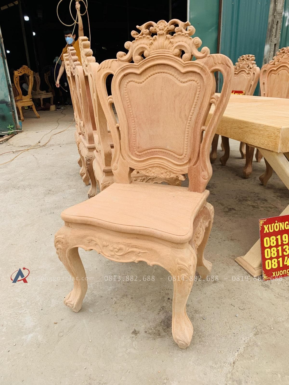 Bộ bàn ăn nguyên khối 8 ghế louis hoa lá tây gỗ gõ đỏ hoàn thiện mộc (Anh Tuấn, Hà Đông) 26 ghế louis gỗ gõ đỏ