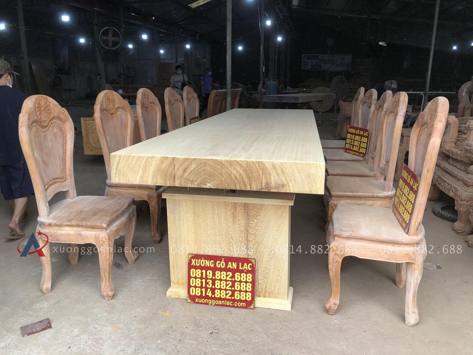 Bộ bàn ăn nguyên khối gỗ gõ đỏ 10 ghế hoa cúc (Chị Thủy, Hà Nam) 16 bàn ăn nguyên khối gỗ gõ đỏ 10 ghế