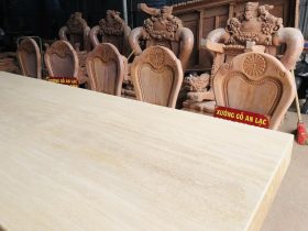 Bộ bàn ăn nguyên khối gỗ gõ đỏ 10 ghế hoa cúc (Chị Thủy, Hà Nam) 10 cận cảnh mặt bàn gỗ gõ đỏ lành tít