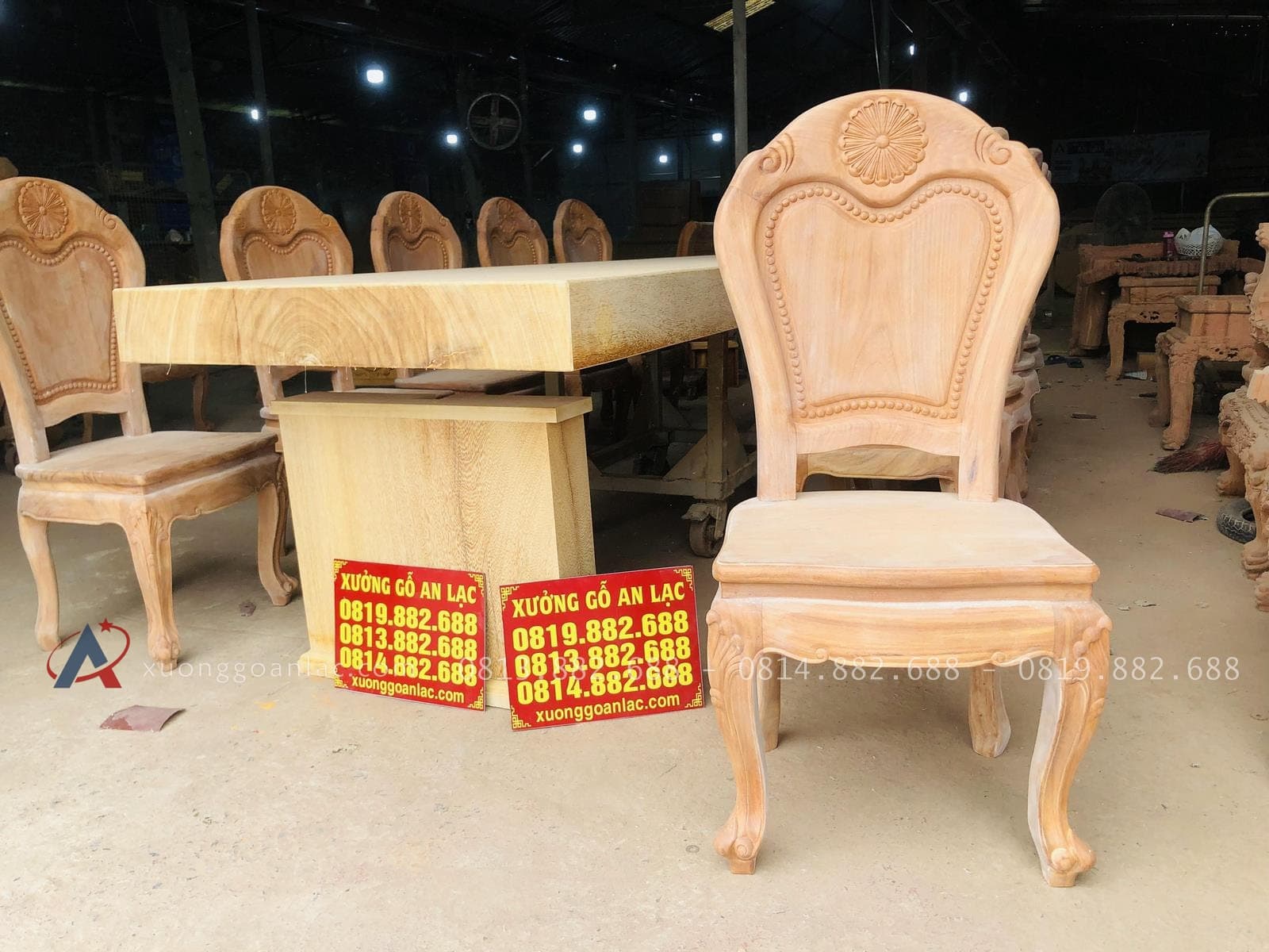 Bộ bàn ăn nguyên khối gỗ gõ đỏ 10 ghế hoa cúc (Chị Thủy, Hà Nam) 22 mẫu ghế ăn hoa cúc