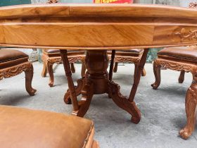 Bộ bàn ăn tròn 8 ghế louis có tay bọc đệm gỗ gõ đỏ cao cấp (Anh Đăng, Nghệ An) 14 Chân bàn dạng trụ tròn thiết kế lạ mắt