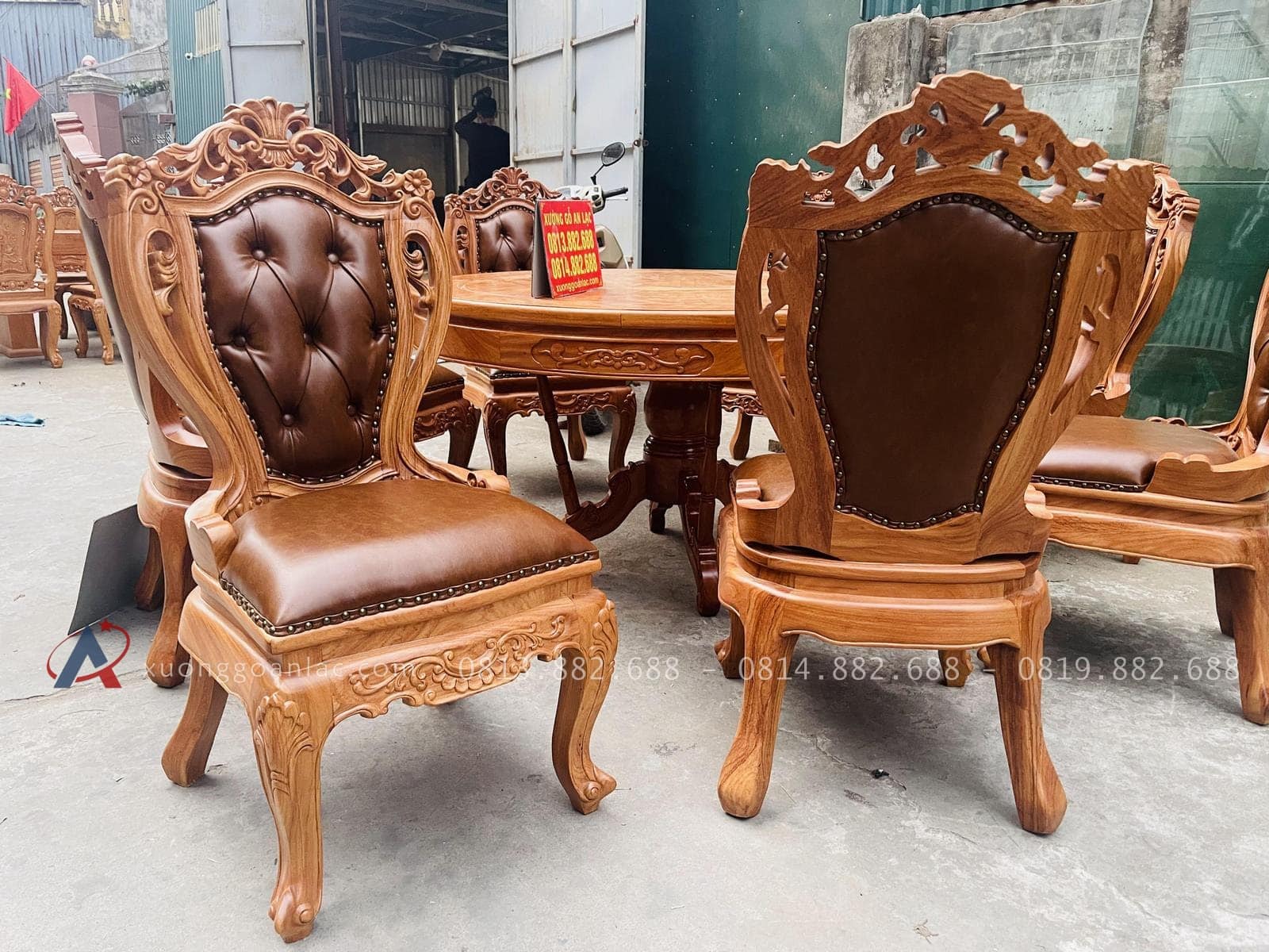 Bộ bàn ăn tròn 8 ghế louis có tay bọc đệm gỗ gõ đỏ cao cấp (Anh Đăng, Nghệ An) 24 bàn ăn 8 ghế ngồi bọc đệm