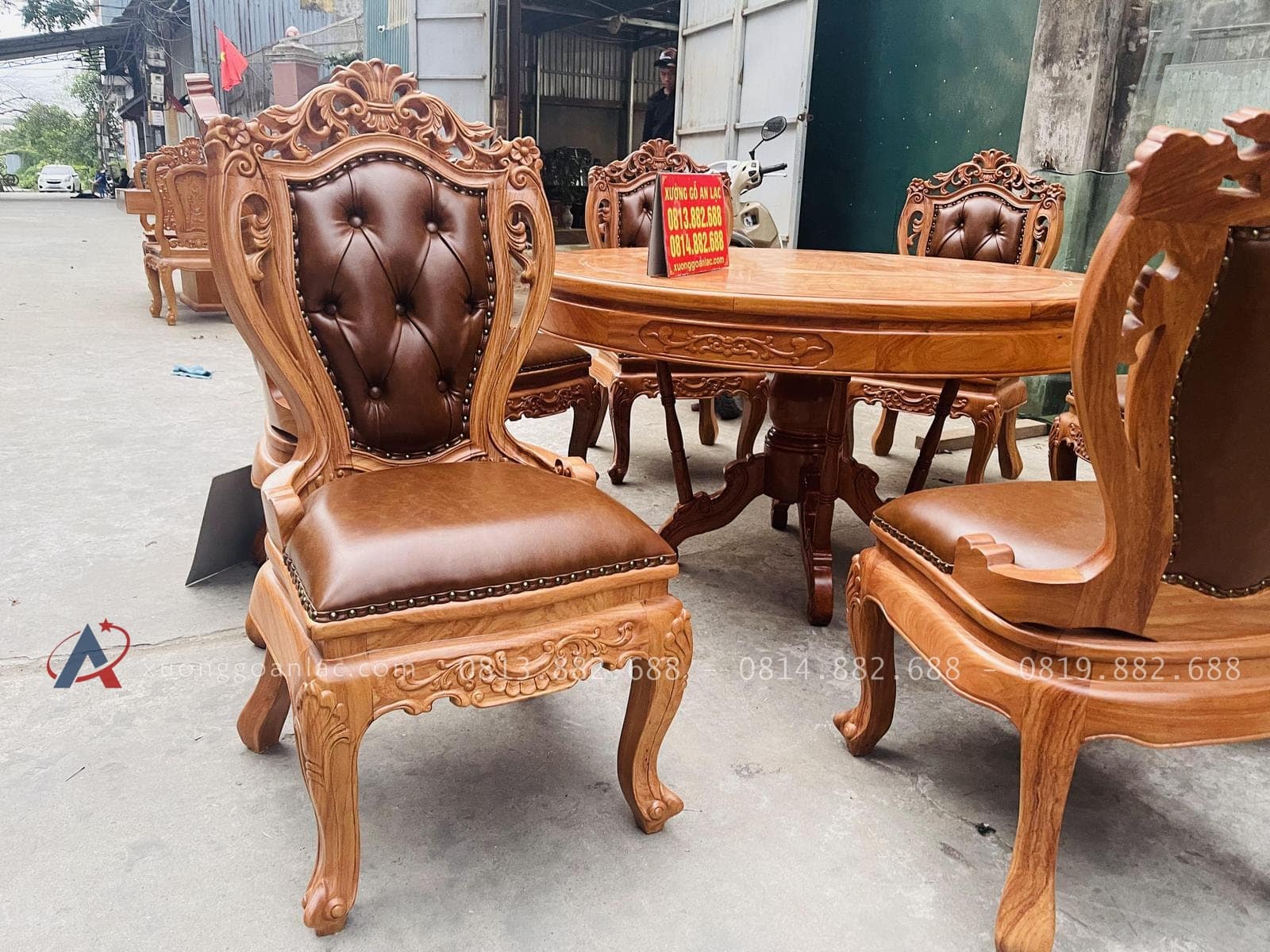 Bộ bàn ăn tròn 8 ghế louis có tay bọc đệm gỗ gõ đỏ cao cấp (Anh Đăng, Nghệ An) 25 mẫu ghế louis hoàng gia có tay