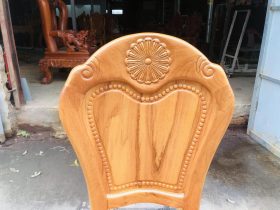 Mẫu ghế ăn hoa cúc cao cấp gỗ gõ đỏ 20 vách tựa trơn khung chuỗi hạt chương đục hoa cúc