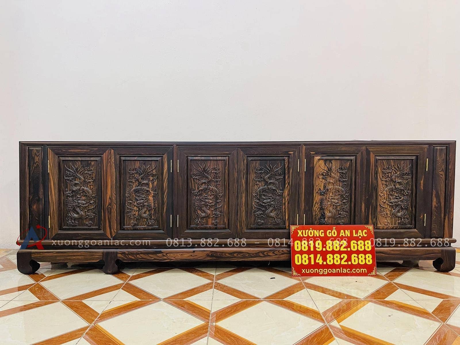 Mẫu kệ tivi chạm rồng phong thủy gỗ mun hoa lào cao cấp (Chú Toán, Hà Nội) 12 mẫu kệ tivi gỗ mun hoa lào đục tứ linh