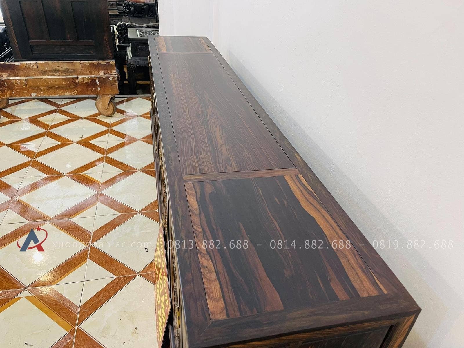 Mẫu kệ tivi chạm rồng phong thủy gỗ mun hoa lào cao cấp (Chú Toán, Hà Nội) 13 mẫu kệ tivi gỗ mun hoa Lào