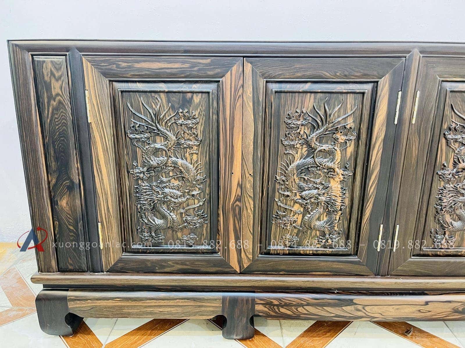 Mẫu kệ tivi chạm rồng phong thủy gỗ mun hoa lào cao cấp (Chú Toán, Hà Nội) 15 Thân kệ thiết kế 3 buồng tủ lớn tiện dụng