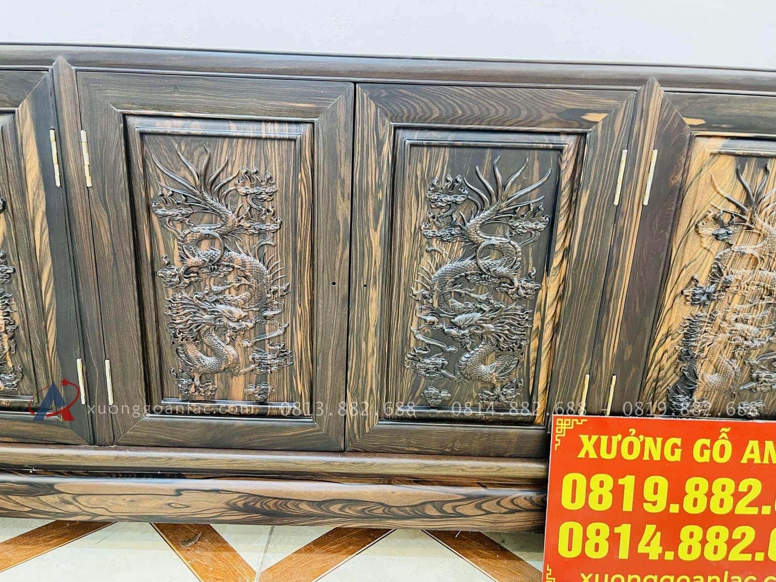 Mẫu kệ tivi chạm rồng phong thủy gỗ mun hoa lào cao cấp (Chú Toán, Hà Nội) 16 mỗi buồng tủ thiết kế 2 cánh mở đục hình tượng rồng