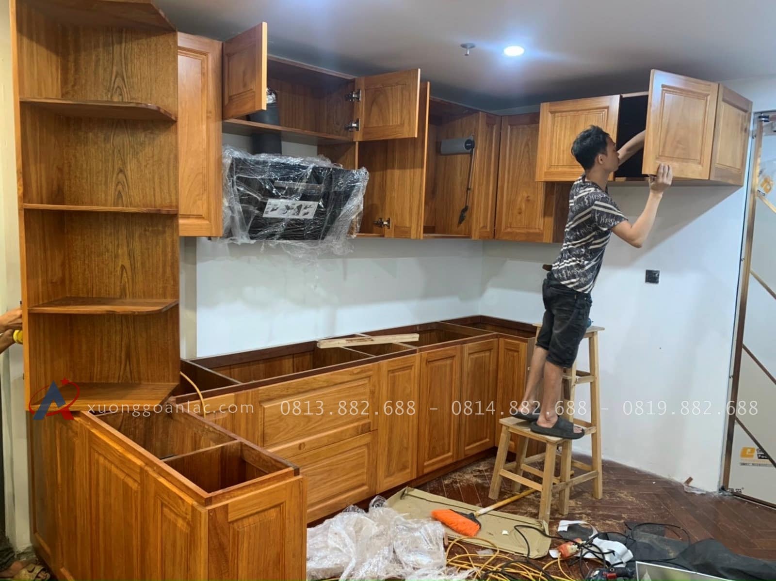 Bàn giao mẫu tủ bếp hiện đại gỗ gõ đỏ (Chị Chi, Phú Thọ) 12 mẫu tủ bếp gỗ gõ đỏ
